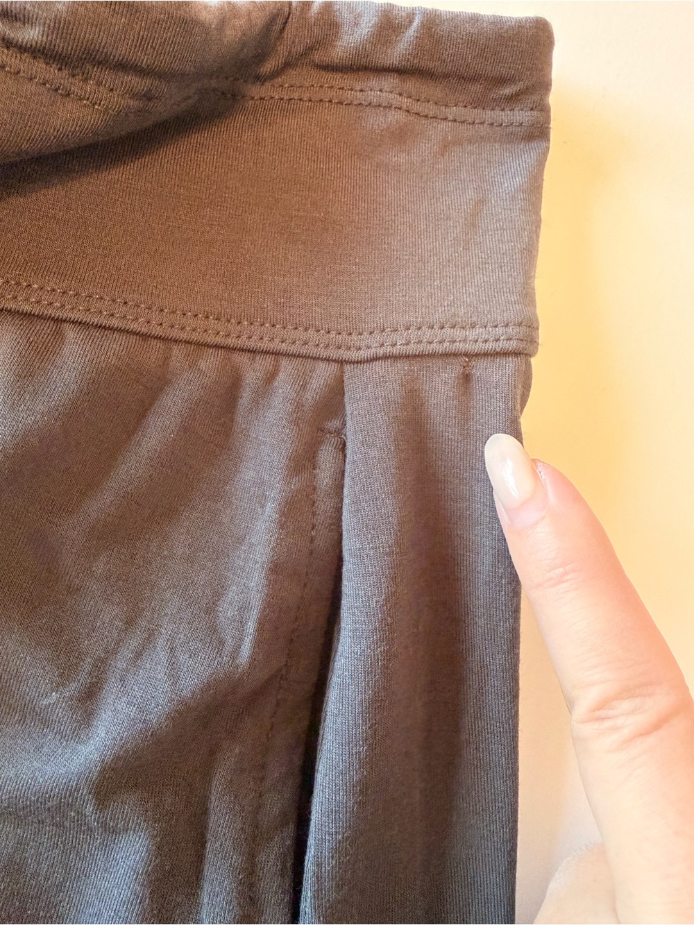 Barefoot Dreams Luxe Milk Jersey Namaste Joggers with pockets, grey, Size Small - Picture 8 of 13